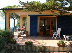House with direct access and private terrace at sea only 10min from Capoliveri, Capoliveri